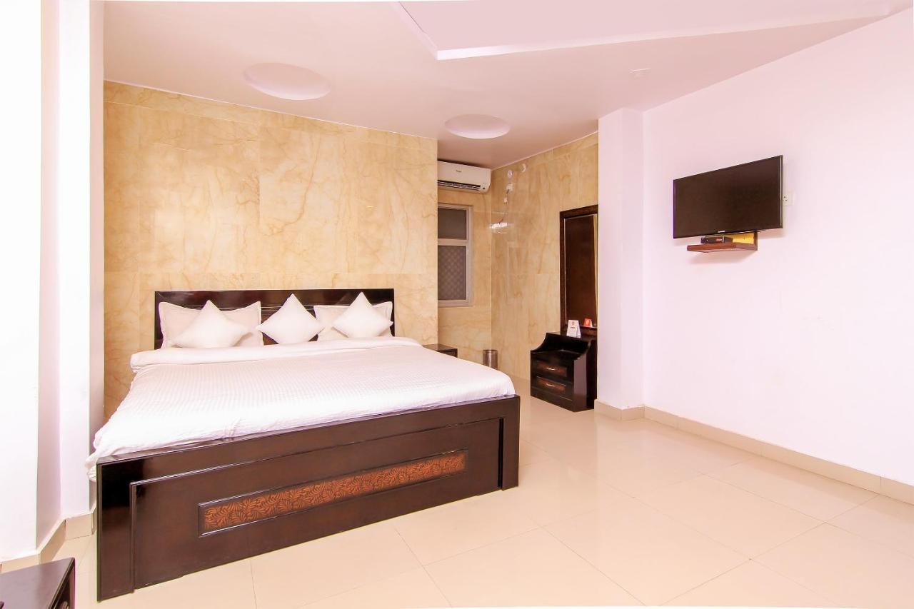 Collection O 4731 Hotel Surya Continental ลัคเนา ภายนอก รูปภาพ