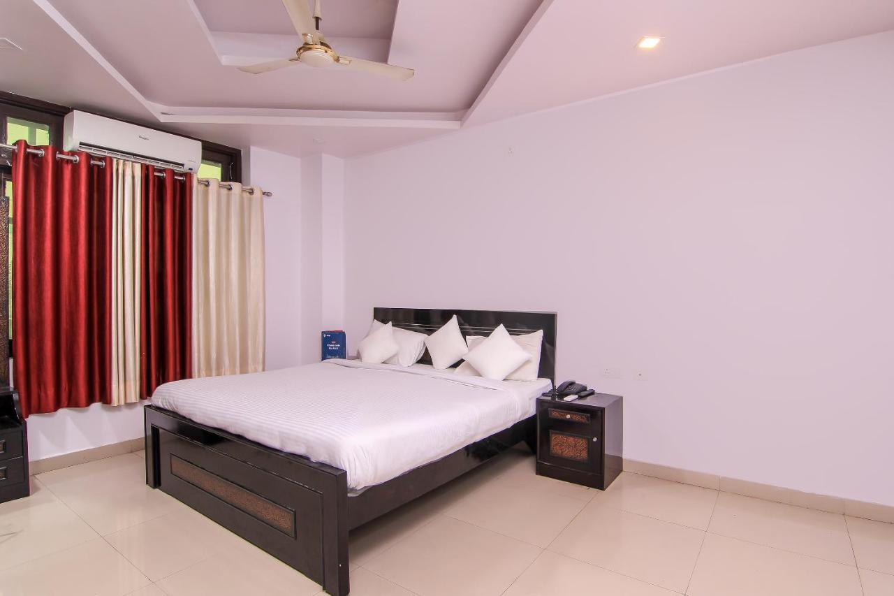 Collection O 4731 Hotel Surya Continental ลัคเนา ภายนอก รูปภาพ