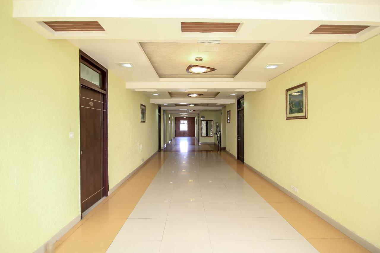 Collection O 4731 Hotel Surya Continental ลัคเนา ภายนอก รูปภาพ