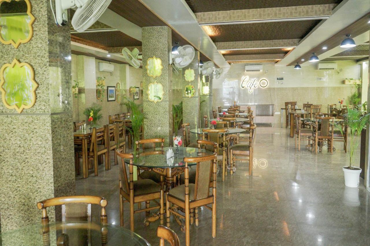 Collection O 4731 Hotel Surya Continental ลัคเนา ภายนอก รูปภาพ