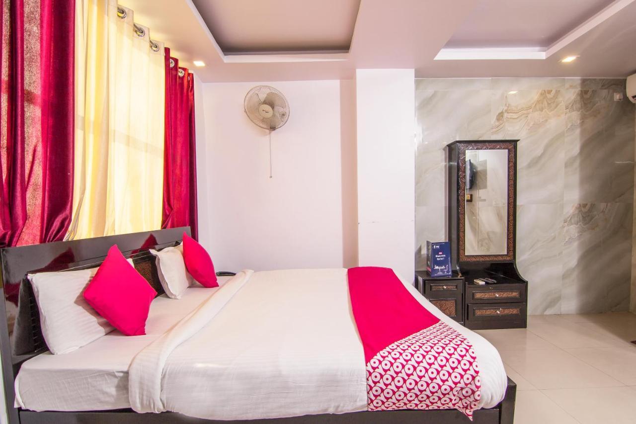 Collection O 4731 Hotel Surya Continental ลัคเนา ภายนอก รูปภาพ