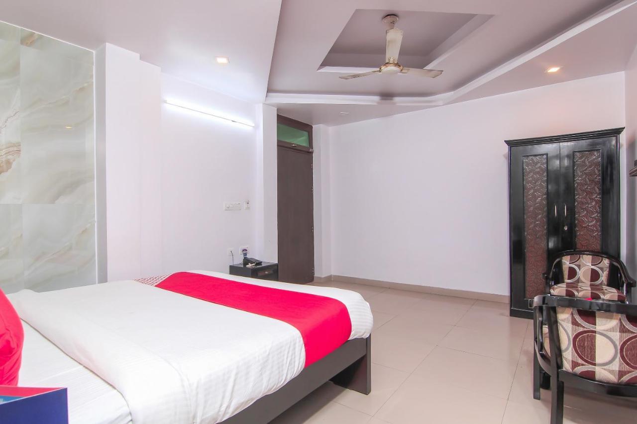Collection O 4731 Hotel Surya Continental ลัคเนา ภายนอก รูปภาพ