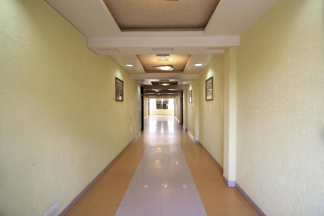 Collection O 4731 Hotel Surya Continental ลัคเนา ภายนอก รูปภาพ