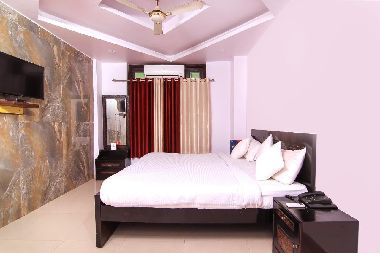 Collection O 4731 Hotel Surya Continental ลัคเนา ภายนอก รูปภาพ