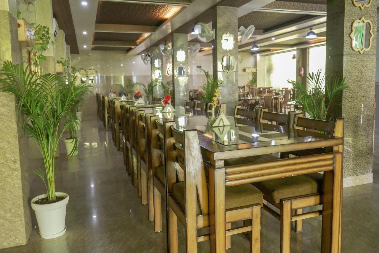 Collection O 4731 Hotel Surya Continental ลัคเนา ภายนอก รูปภาพ