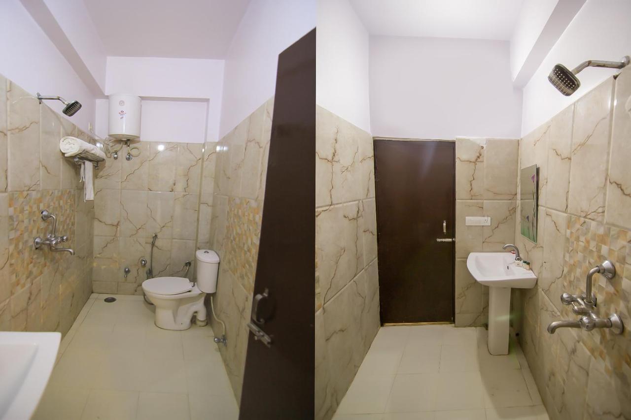 Collection O 4731 Hotel Surya Continental ลัคเนา ภายนอก รูปภาพ