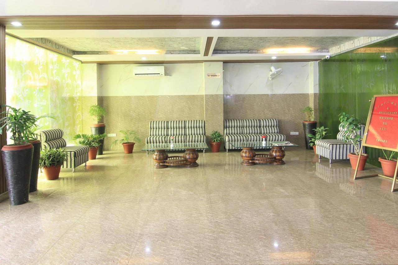 Collection O 4731 Hotel Surya Continental ลัคเนา ภายนอก รูปภาพ